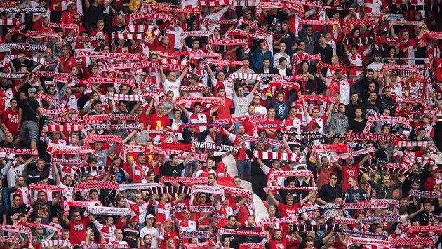 Fanoušci fotbalistů Slavie Praha. Fanoušci fotbalistů Slavie Praha.