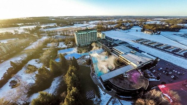 Největší termální středisko slouží jako zázemí a místo startu i cíle. Největší termální středisko slouží jako zázemí a místo startu i cíle.