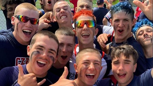 Bronzová selfie juniorských softbalistů. Bronzová selfie juniorských softbalistů.