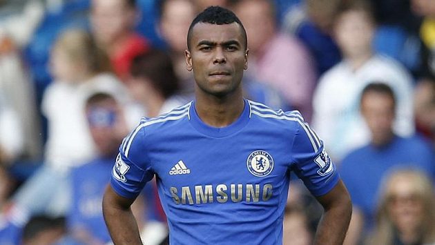 Obránce fotbalistů Chelsea Ashley Cole. Obránce fotbalistů Chelsea Ashley Cole.