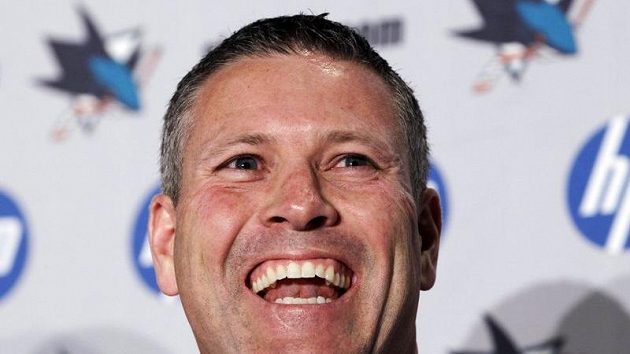 Owen Nolan se na tiskové konferenci rozloučil s novináři i kariérou. Owen Nolan se na tiskové konferenci rozloučil s novináři i kariérou.