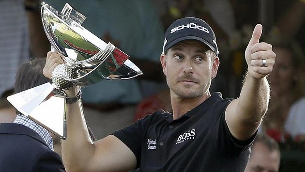 Švédský golfista Henrik Stenson se raduje z vítězství ve FedExCupu. Švédský golfista Henrik Stenson se raduje z vítězství ve FedExCupu.