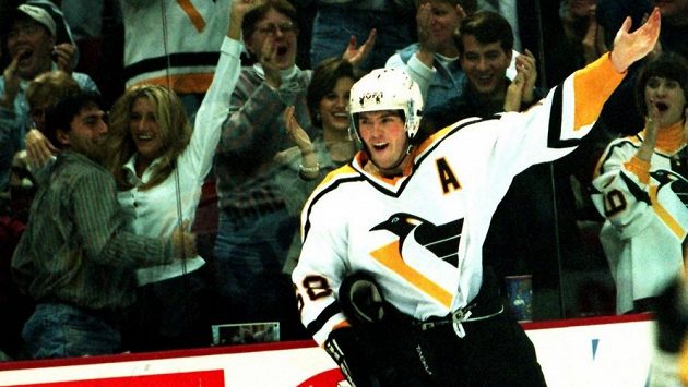 Jaromír Jágr se stal po boku Maria Lemieuxe ikonou Pittsburghu. Jaromír Jágr se stal po boku Maria Lemieuxe ikonou Pittsburghu.