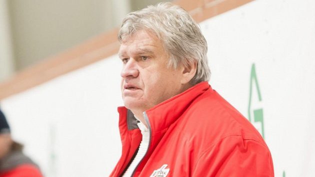 Trenér Poruby Karel Suchánek. Trenér Poruby Karel Suchánek.