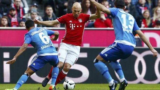 Fotbalisté Hamburku dostali od Bayernu osm gólů. Vedení HSV si chce posvítit na obranu i fanoušky. Fotbalisté Hamburku dostali od Bayernu osm gólů. Vedení HSV si chce posvítit na obranu i fanoušky.