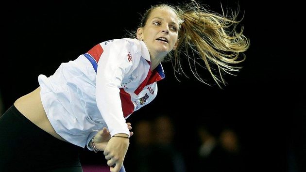Karolína Plíšková při tréninku před finále Fed Cupu ve Štrasburku. Karolína Plíšková při tréninku před finále Fed Cupu ve Štrasburku.