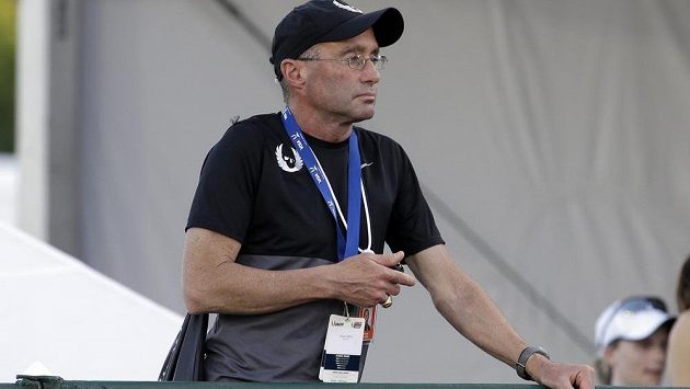Bývalý trenér elitních vytrvalců Alberto Salazar. Bývalý trenér elitních vytrvalců Alberto Salazar.