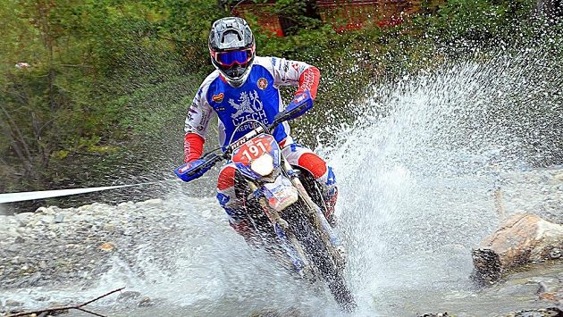 Český tým Paja - enduro v akci. Český tým Paja - enduro v akci.