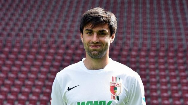 Jan Morávek zažívá po delší době příjemné období, po více než roce znovu nastupuje za Augsburg. Jan Morávek zažívá po delší době příjemné období, po více než roce znovu nastupuje za Augsburg.