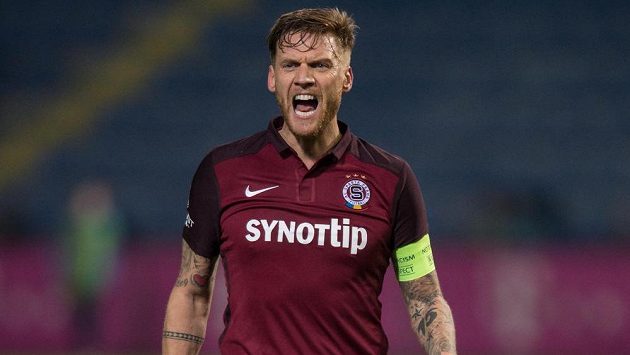 Obránce pražské Sparty Radoslav Kováč během úvodního čtvrtfinálového utkání MOL Cupu v Liberci. Obránce pražské Sparty Radoslav Kováč během úvodního čtvrtfinálového utkání MOL Cupu v Liberci.