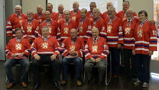 Bývalí českoslovenští hokejoví reprezentanti, kteří v roce 1976 postoupili do finále Kanadského poháru, stali se mistry světa a získali stříbrné medaile na olympijských hrách. Bývalí českoslovenští hokejoví reprezentanti, kteří v roce 1976 postoupili do finále Kanadského poháru, stali se mistry světa a získali stříbrné medaile na olympijských hrách.