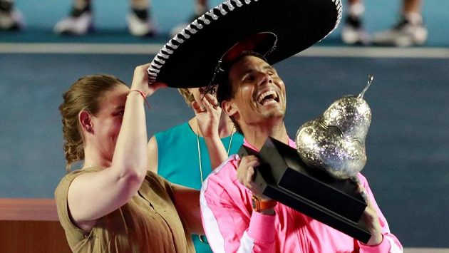 Rafael Nadal se angažuje v boji s koronavirem. Rafael Nadal se angažuje v boji s koronavirem.