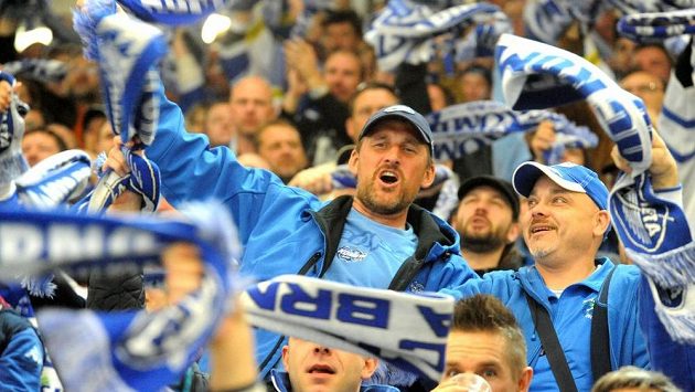 Fanoušci Komety Brno při třetím semifinálovém duelu proti Brnu. Fanoušci Komety Brno při třetím semifinálovém duelu proti Brnu.