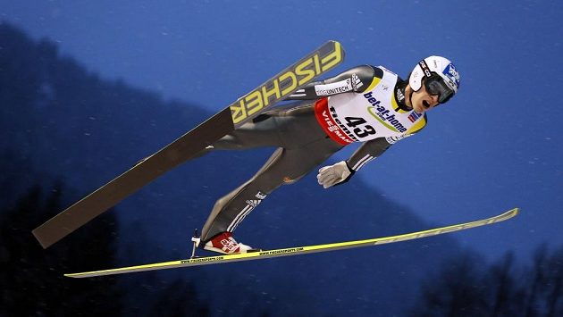 Český skokan na lyžích Jan Matura v závodě mistrovství světa ve Val di Fiemme. Český skokan na lyžích Jan Matura v závodě mistrovství světa ve Val di Fiemme.