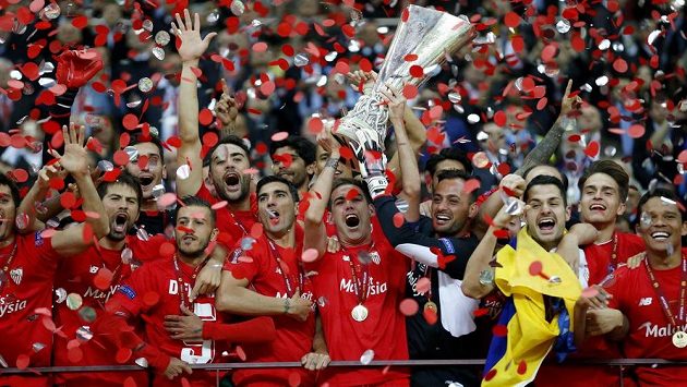 Varšavské finále Evropské ligy nakonec patřilo fotbalistům Sevilly. Varšavské finále Evropské ligy nakonec patřilo fotbalistům Sevilly.
