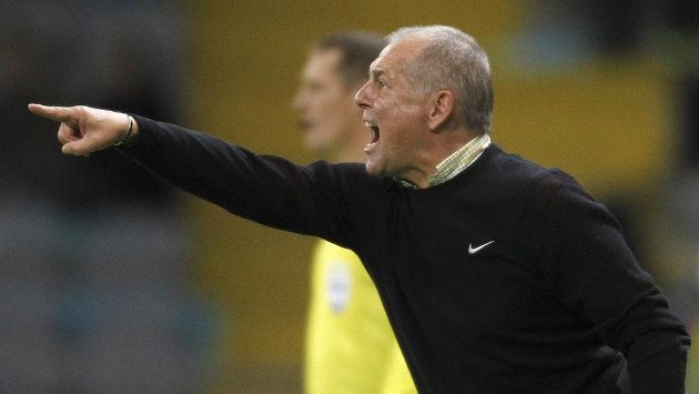 Kouč Jablonce Petr Rada během utkání Evropské ligy v Astaně. Kouč Jablonce Petr Rada během utkání Evropské ligy v Astaně.