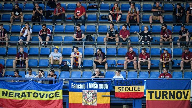 Fanoušci Sparty na utkání semifinále MOL Cupu proti Plzni - ilustrační foto. Fanoušci Sparty na utkání semifinále MOL Cupu proti Plzni - ilustrační foto.