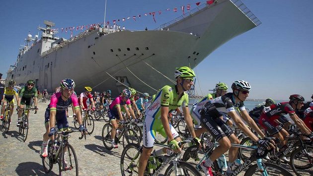 Cyklisté během třetí etapy Vuelty. Cyklisté během třetí etapy Vuelty.