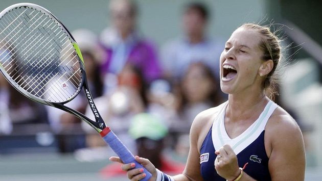 Slovenská tenistka Dominika Cibulková se raduje z postupu do semifinále turnaje v Miami. Slovenská tenistka Dominika Cibulková se raduje z postupu do semifinále turnaje v Miami.