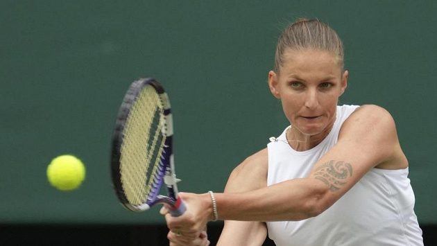 Karolína Plíšková ve finále Wimbledonu proti Australance Ashleigh Bartyové. Karolína Plíšková ve finále Wimbledonu proti Australance Ashleigh Bartyové.