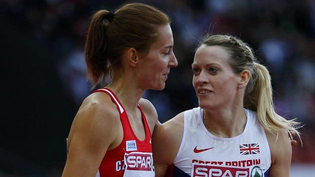 Česká atletka Denisa Rosolová a Eilidh Childová z Británie po skončení semifinálového běhu na 400 metrů překážek na mistrovství Evropy v Curychu. Česká atletka Denisa Rosolová a Eilidh Childová z Británie po skončení semifinálového běhu na 400 metrů překážek na mistrovství Evropy v Curychu.