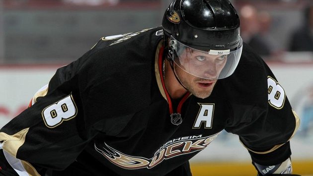 Legendární finský hokejový útočník Teemu Selänne ještě dresu Anaheimu. Legendární finský hokejový útočník Teemu Selänne ještě dresu Anaheimu.