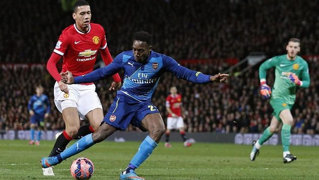 Útočník Arsenalu Danny Welbeck střílí gól Manchesteru United ve čtvrtfinále FA Cupu. Útočník Arsenalu Danny Welbeck střílí gól Manchesteru United ve čtvrtfinále FA Cupu.