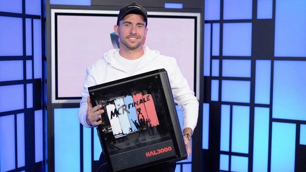 Mistr České republiky ve hře Counter-Strike: Global Offensive David „KAPARZO“ Lacina. Mistr České republiky ve hře Counter-Strike: Global Offensive David „KAPARZO“ Lacina.