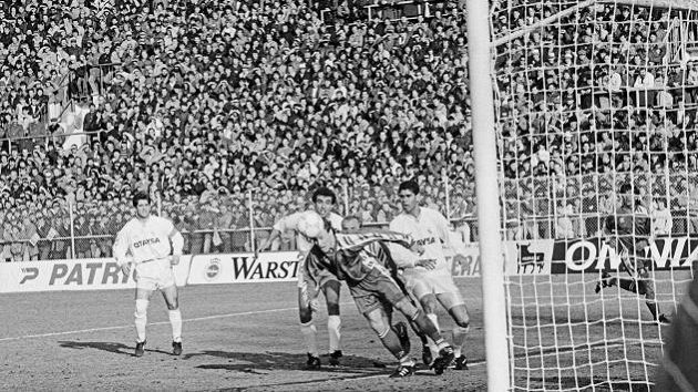 Archivní snímek ze šlágru z roku 1992 na Hané: Olomouc vs. Real Madrid. Archivní snímek ze šlágru z roku 1992 na Hané: Olomouc vs. Real Madrid.
