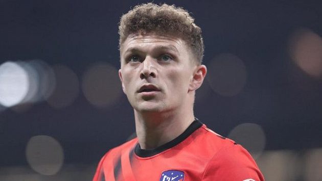Anglickému fotbalovému reprezentantovi Kieranu Trippierovi hrozí trest za porušení pravidel o sázení. Anglickému fotbalovému reprezentantovi Kieranu Trippierovi hrozí trest za porušení pravidel o sázení.