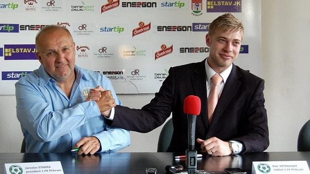 Prezident fotbalové Příbrami Jaroslav Starka (vlevo) a generální manažer klubu Petr Větrovský. Prezident fotbalové Příbrami Jaroslav Starka (vlevo) a generální manažer klubu Petr Větrovský.