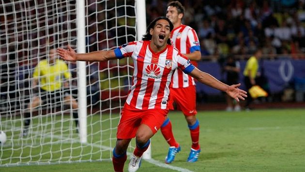 Radamel Falcao nakonec v Monaku nastoupil a Chelsea potupil. Radamel Falcao nakonec v Monaku nastoupil a Chelsea potupil.