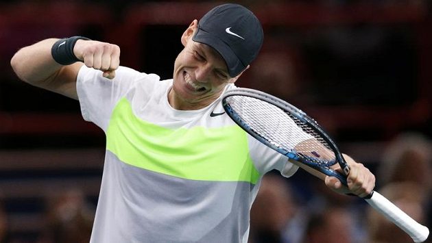 Tomáš Berdych se raduje po vydřené výhře nad Jihoafričanem Kevinem Andersonem v osmifinále turnaje v Paříži Tomáš Berdych se raduje po vydřené výhře nad Jihoafričanem Kevinem Andersonem v osmifinále turnaje v Paříži