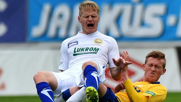 Štěpán Koreš ze Zlína (vlevo) a Petr Kodeš z Teplic. Štěpán Koreš ze Zlína (vlevo) a Petr Kodeš z Teplic.