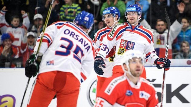 Martin Kaut (vpravo) oslavuje gól proti Švýcarsku v Příbrami. Martin Kaut (vpravo) oslavuje gól proti Švýcarsku v Příbrami.