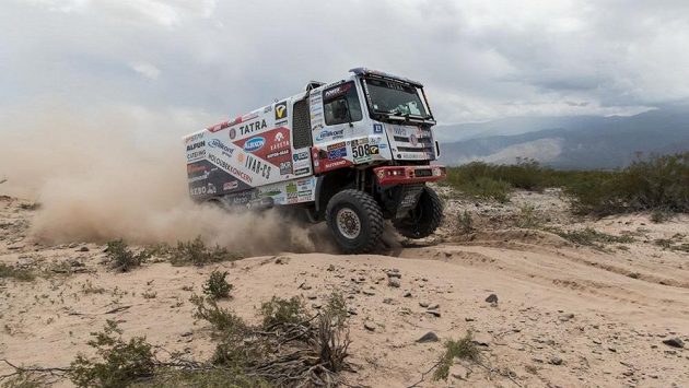 Pilot kamiónu Martin Kolomý obsadil v extrémně náročné třetí etapě Rallye Dakar druhé místo. Pilot kamiónu Martin Kolomý obsadil v extrémně náročné třetí etapě Rallye Dakar druhé místo.