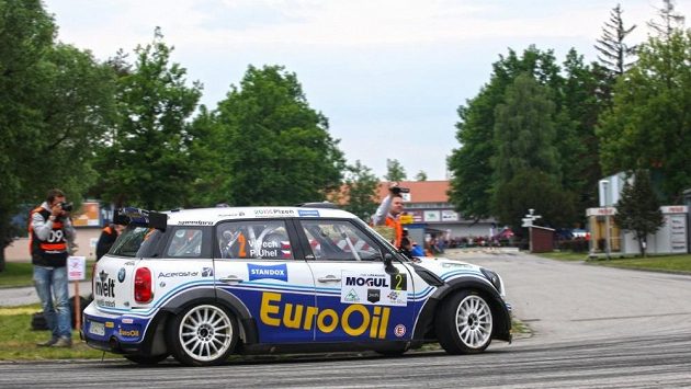 Václav Pech se strojem Mini Cooper S2000 při Rallye Český Krumlov, kde obsadil druhé místo. Václav Pech se strojem Mini Cooper S2000 při Rallye Český Krumlov, kde obsadil druhé místo.