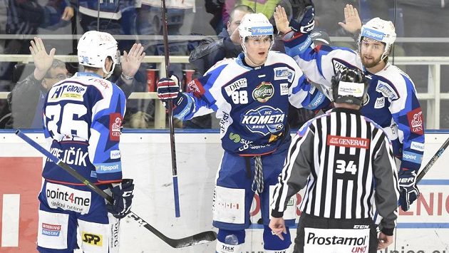 Hokejisté Komety Brno slaví vstřelený gól - ilustrační foto. Hokejisté Komety Brno slaví vstřelený gól - ilustrační foto.