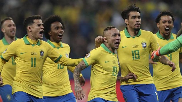 Radost fotbalistů Brazíle po postupu do semifinále jihoamerického šampionátu. Radost fotbalistů Brazíle po postupu do semifinále jihoamerického šampionátu.