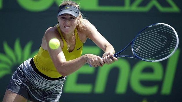 Maria Šarapovová returnuje v utkání s Petrou Kvitovou na turnaji v Miami Maria Šarapovová returnuje v utkání s Petrou Kvitovou na turnaji v Miami