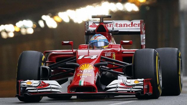 Fernando Alonso vyjíždí z tunelu na okruhu v Monaku. Fernando Alonso vyjíždí z tunelu na okruhu v Monaku.