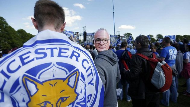 Fanoušci Leicesteru slaví titul. Fanoušci Leicesteru slaví titul.
