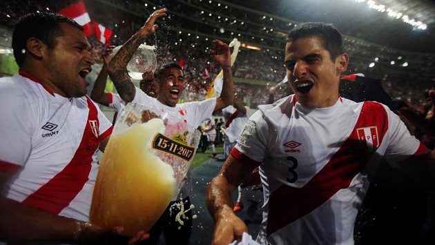 Fotbalisté Peru jako poslední z 32 účastníků slaví postup na MS v Rusku Fotbalisté Peru jako poslední z 32 účastníků slaví postup na MS v Rusku