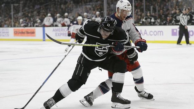 Anže Kopitar (vlevo) z Los Angeles a Riley Nash z Columbusu. Ilustrační snímek. Anže Kopitar (vlevo) z Los Angeles a Riley Nash z Columbusu. Ilustrační snímek.