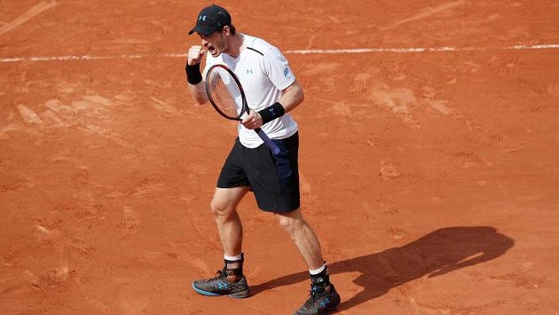 Brit Andy Murray vedruhém kole French Open proti Slovákovi Martinu Kližanovi. Brit Andy Murray vedruhém kole French Open proti Slovákovi Martinu Kližanovi.