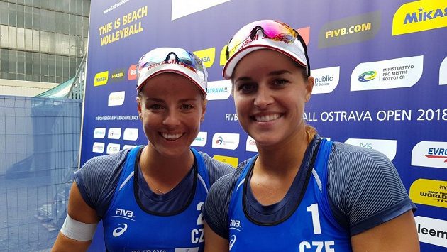 České beachvolejbalistky Markéta Nausch Sluková a Barbora Hermannová. České beachvolejbalistky Markéta Nausch Sluková a Barbora Hermannová.