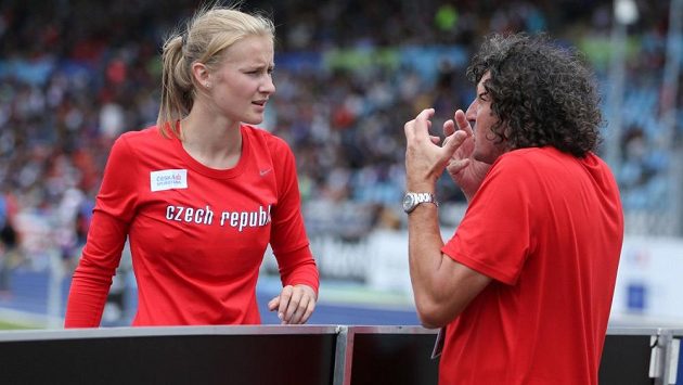 Výškařka Michaela Hrubá se svým koučem Michalem Pogánym. Výškařka Michaela Hrubá se svým koučem Michalem Pogánym.