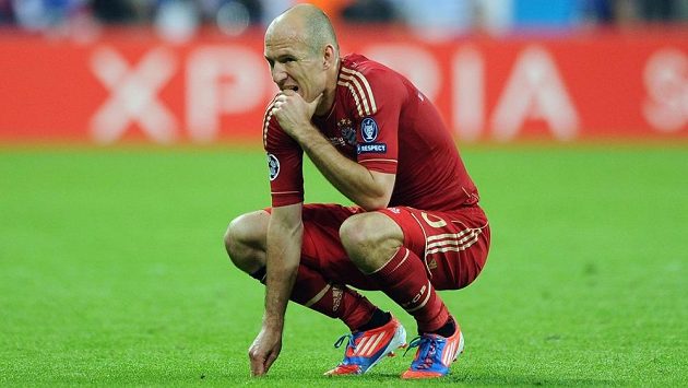 Z Arjena Robbena se v Bayernu Mnichov stal náhradník. Na novou roli si jen těžko zvyká... Z Arjena Robbena se v Bayernu Mnichov stal náhradník. Na novou roli si jen těžko zvyká...