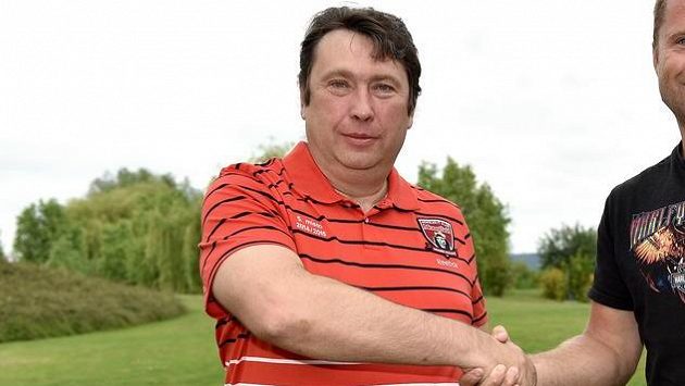Prezident královehradeckého hokejového klubu Miroslav Schön. Prezident královehradeckého hokejového klubu Miroslav Schön.