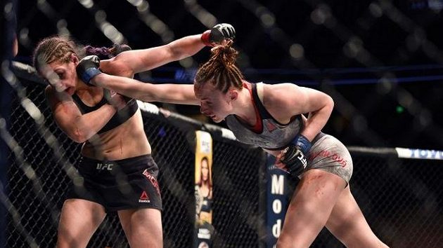 Bude boj! Lucie Pudilová (vpravo) se chystá na další zápas v UFC. Bude boj! Lucie Pudilová (vpravo) se chystá na další zápas v UFC.